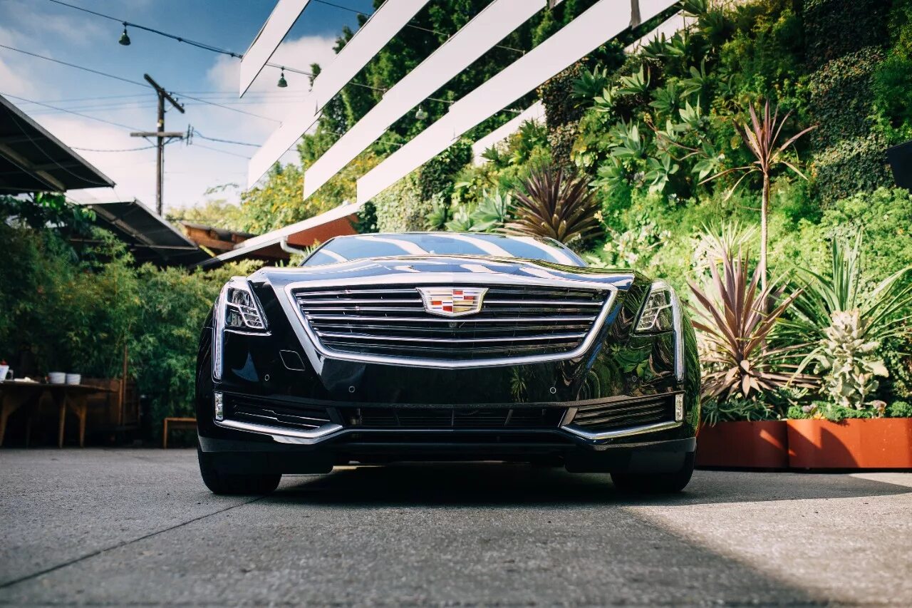 Новый cadillac escalade 2021. Cadillac escalade. Cadillac escalade от hennessey. Гта 5 кадиллак эскалейд. Реклама cadillac.