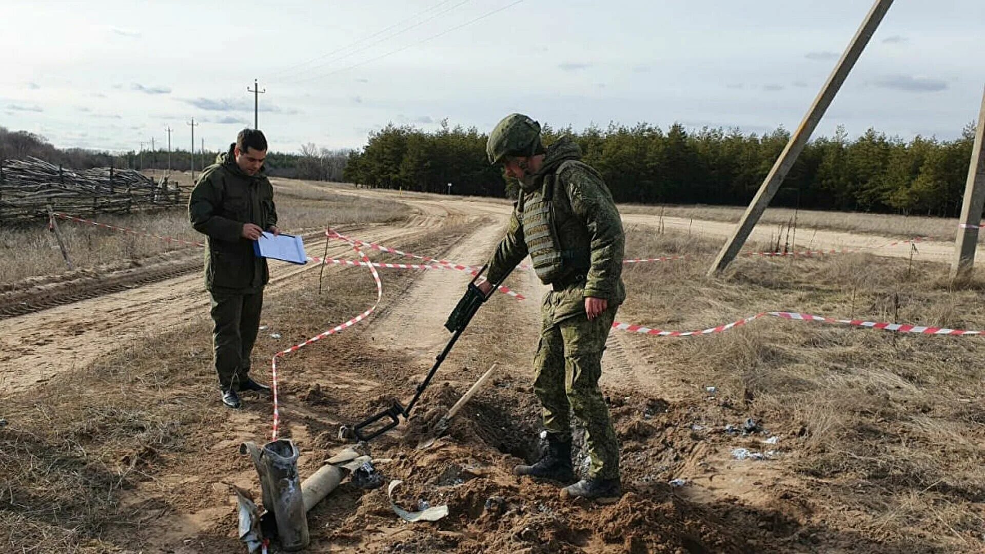 В Ростовской области взорвался снаряд с Украины. Стреляют в Ростовской области. 120 Мм снаряд. Попадание снаряда в Ростовской области. Обращение российских военных к байдену