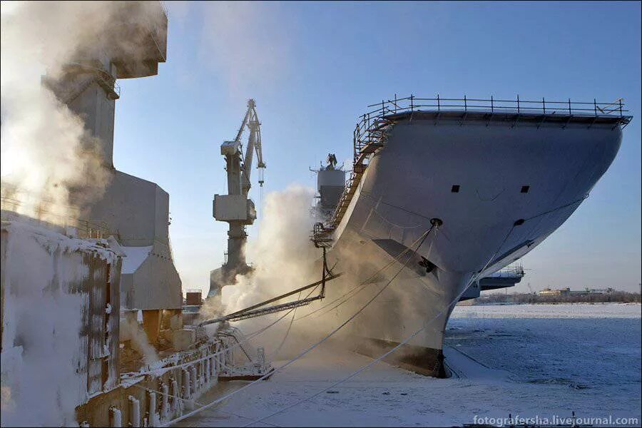 Завод севмаш. Северодвинск судостроительный завод. Северодвинск завод подводных лодок. Завод Севмаш Северодвинск. Судостроительный завод Севмаш Северодвинск.