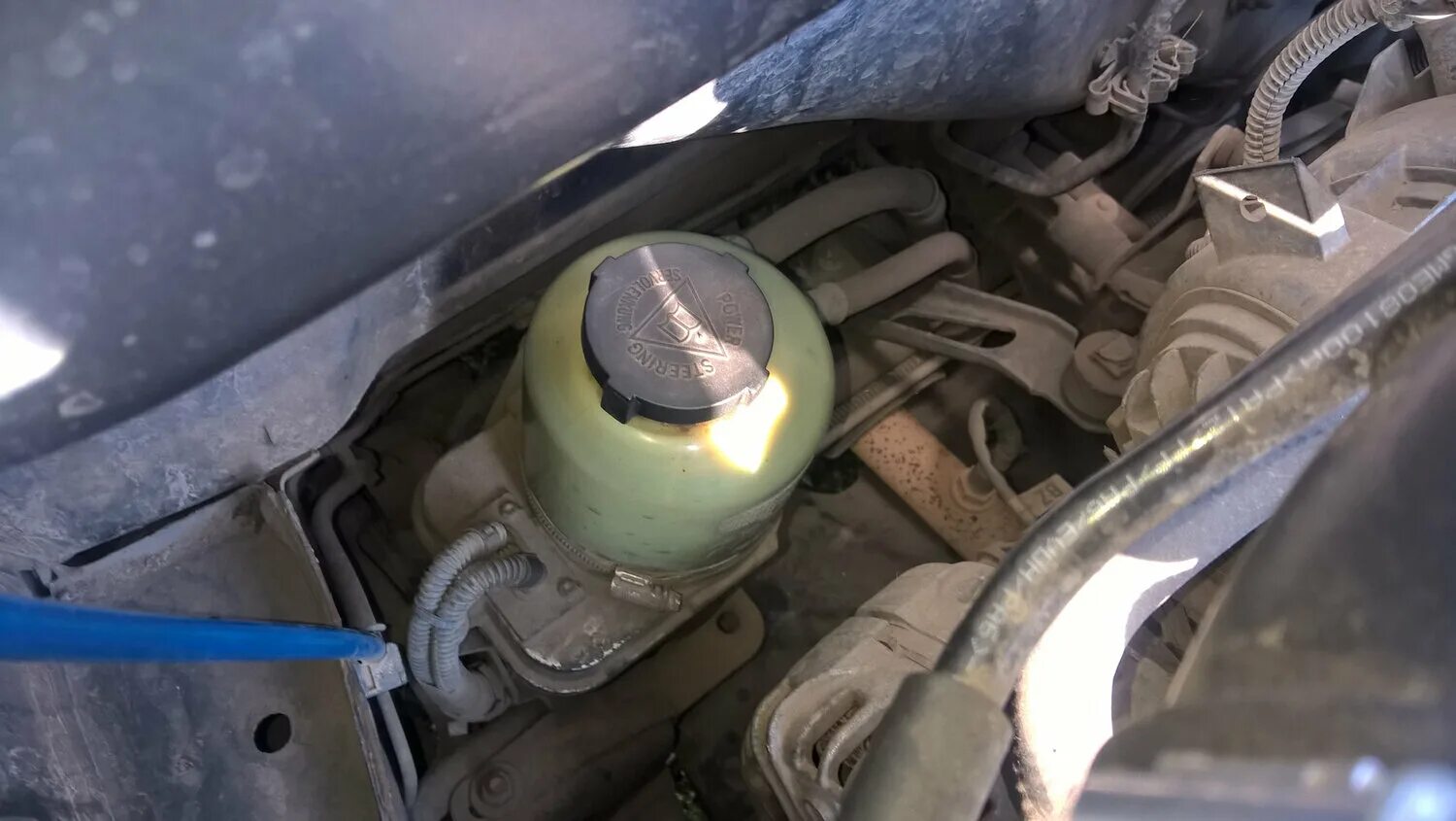 жидкость гур опель астра h 1. на опеле поменять жидкости. замена тормозной жидкости opel.