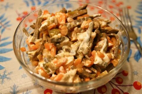Салат жареные морковь лук с мясом