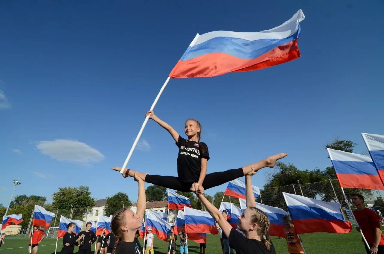 День флага. Флаг России. Флаг России праздник. Флажки ко Дню России. Почему день флага 22 августа