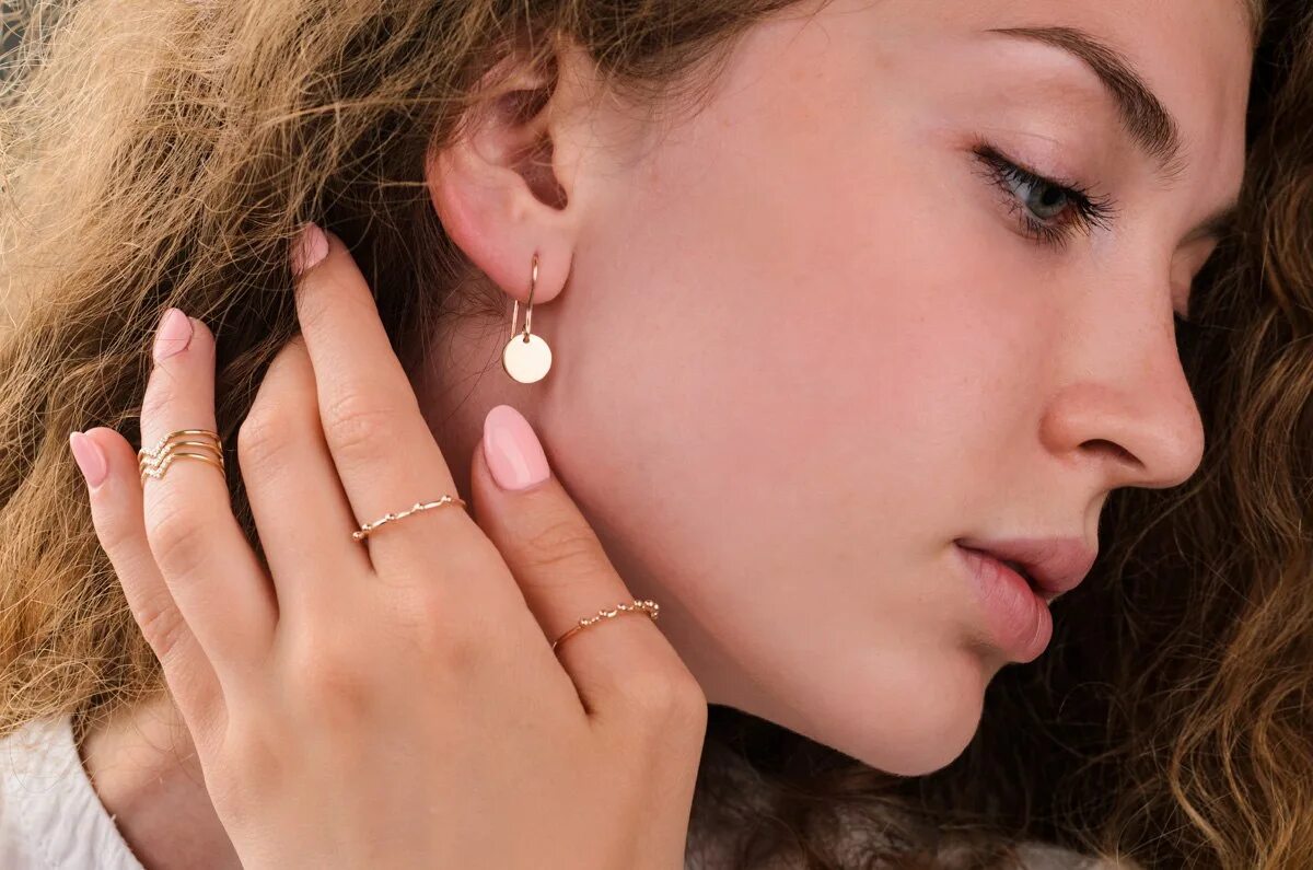 Пусеты графф. Каффы с жемчугом. Когда можно одевать сережки. Серьга-кафф f41737190770. Серьги для женщин.