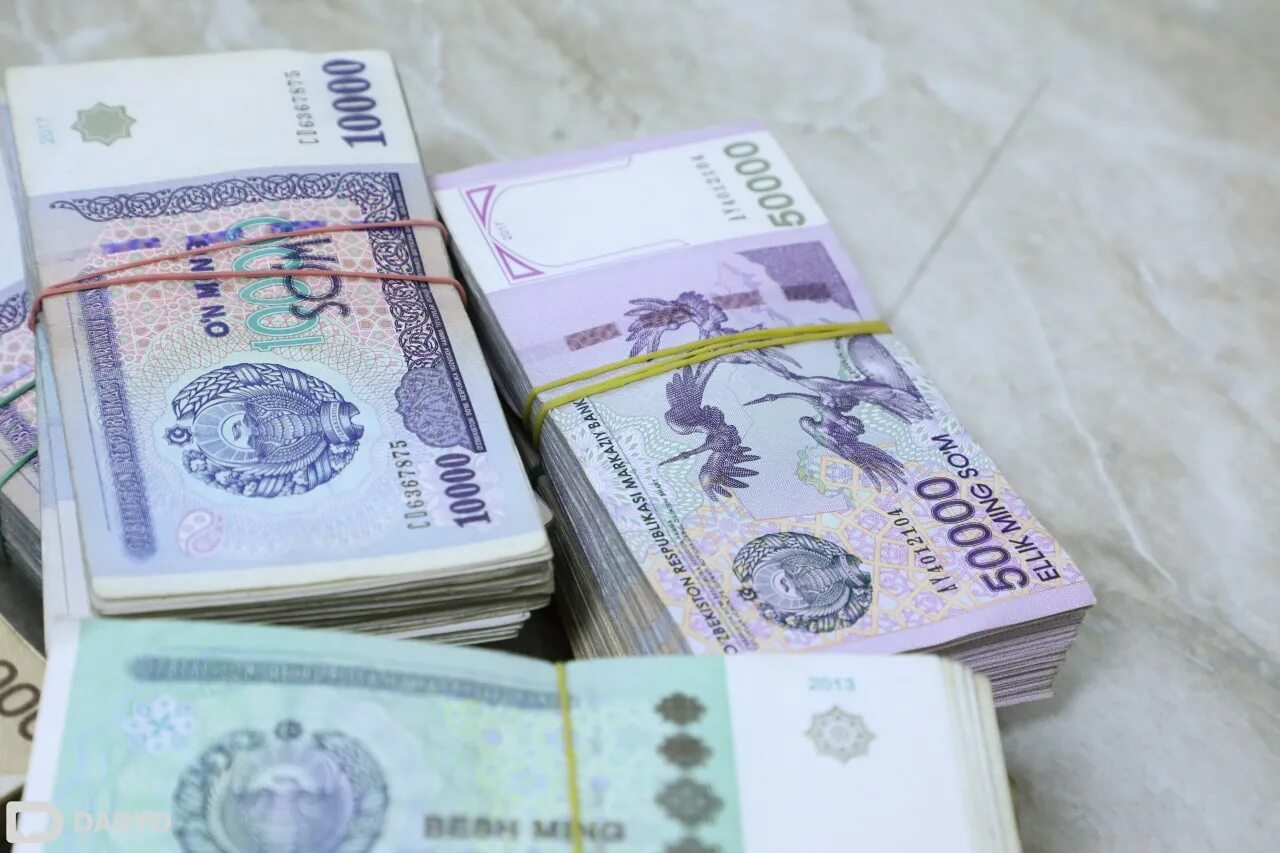 100 млн сумов в рублях. 1000000 сум. узбекские деньги 1000000. 1000000 узбекских сум. 1000000 so`m.