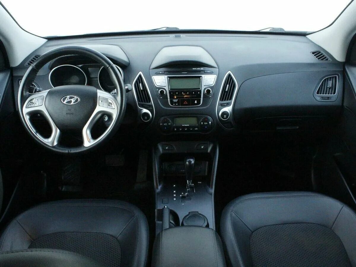 Ремонт hyundai ix35. Хендай ix35 фото салона. Ix35 Хендай фотосалон. Торпедо Хендай ix40. Размер динамиков Хендай ix35.