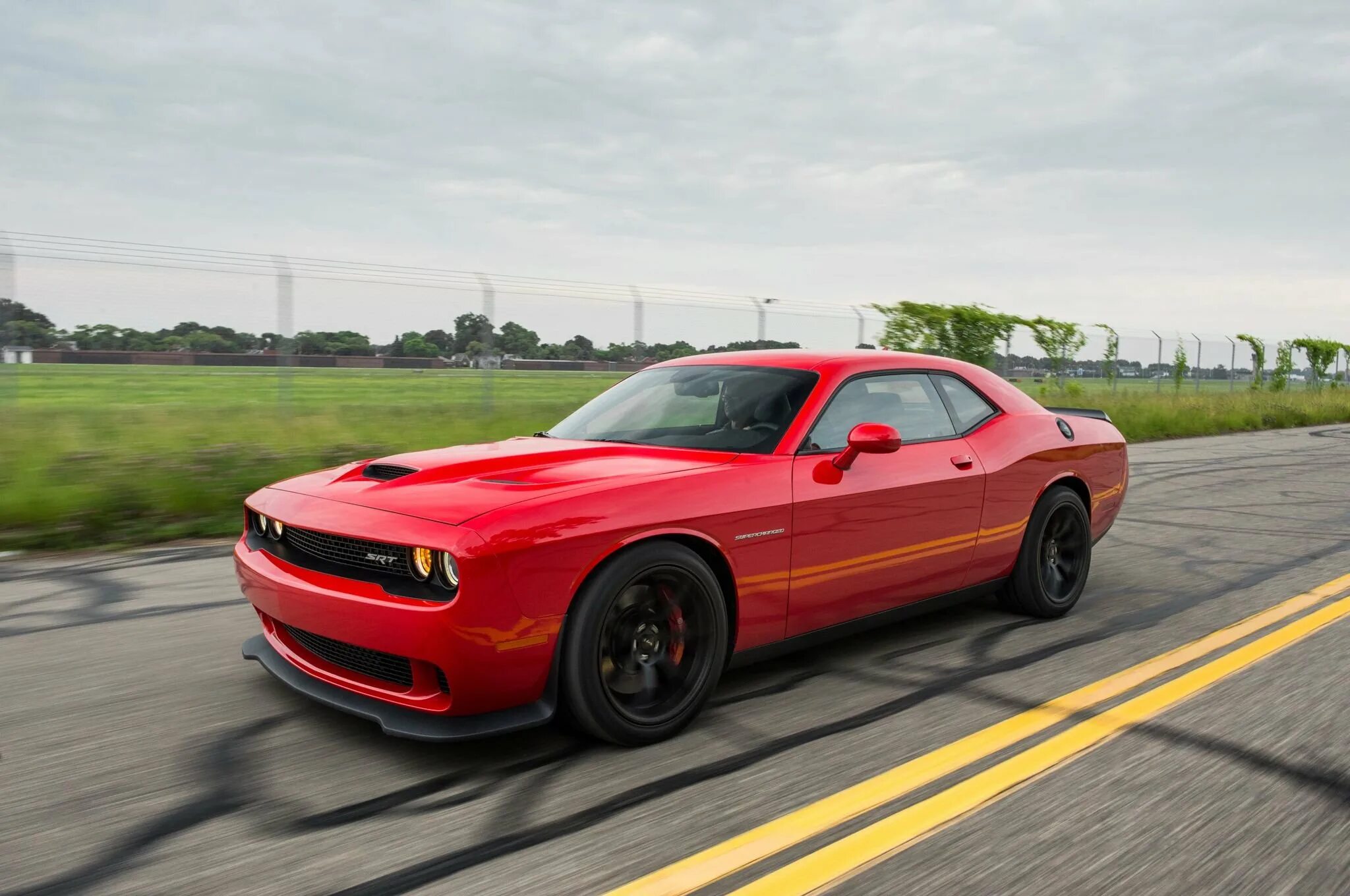 Челленджер хелкат. Dodge Challenger 2015. Dodge Challenger srt Hellcat 2015. Dodge Challenger Hellcat 2015. Dodge Challenger srt Hellcat.