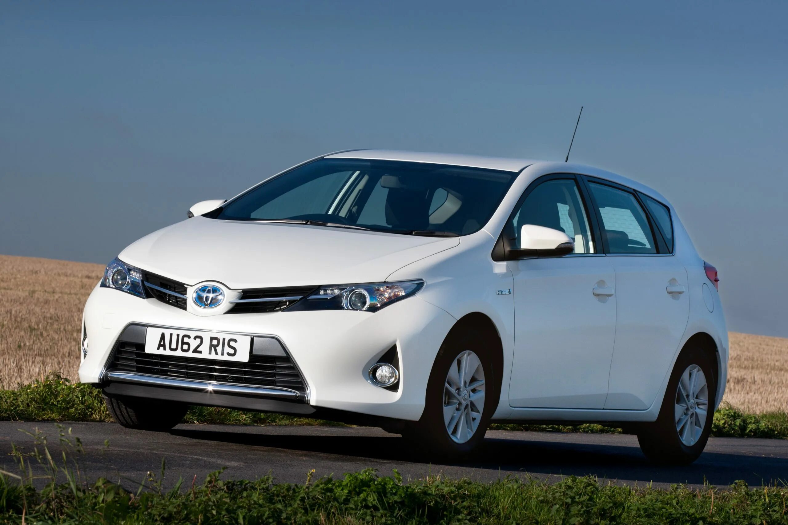 Toyota auris. Тойота аурис. Toyota Auris 2012. Toyota Auris 2013. Toyota Auris Hybrid 2012.