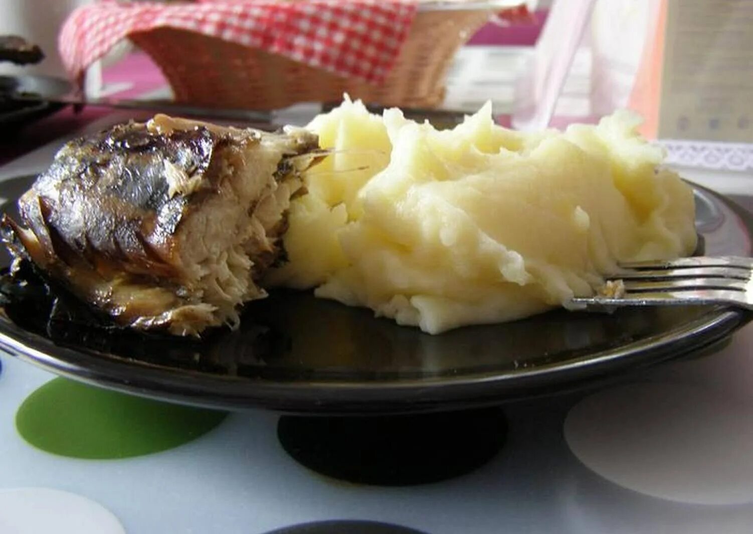 Копченое пюре. Пюре со скумбрией. пюре картофельное со скумбрией. пюре со скумбрией копченой. картофельное пюре со скумбрией копченой.