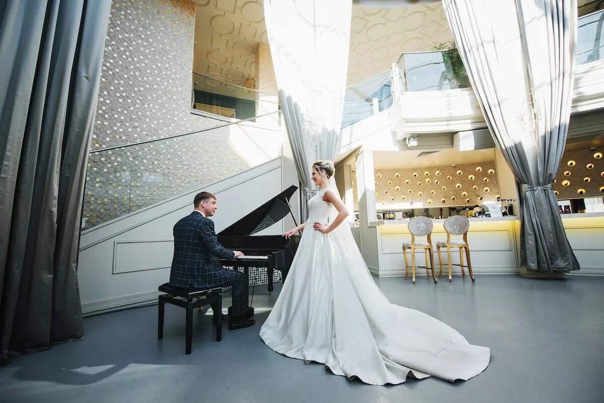 Белый колодец воронеж фотосессии свадьбы. Усадьба веневитинова свадьба. Красивые места для свадебной фотосессии. Молодоженов воронеж. Свадебная фотосессия в парке.