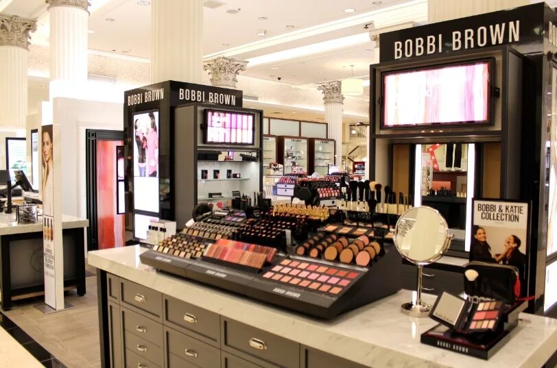 Brown shop. Корнер Бобби Браун. Bobbi Brown Корнер. Магазин Бобби Браун. Бобби Браун магазин фото.