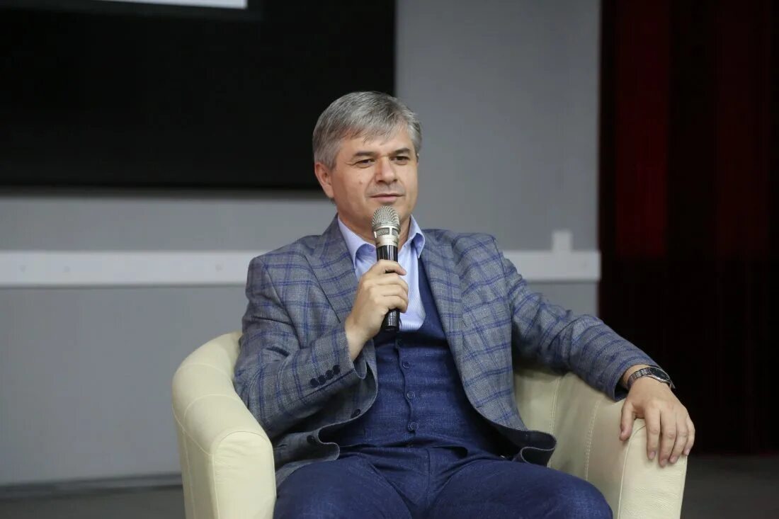 Уметов мурат анатольевич кбгу. Кажаров артур гусманович. Кбгу проректор кумыков. Артур кажаров проректор кбгу. Проректор кбгу.