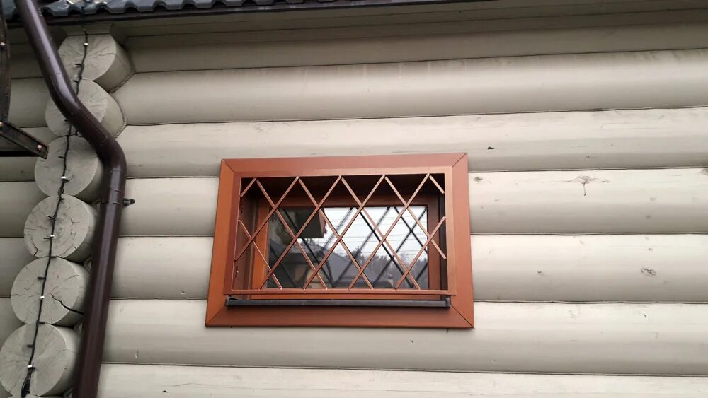 решетки на окна деревянного сруба. решетки на окна деревянного дома. решетки на деревянный дом. решетки на окна в деревянном доме. решетки на окна в деревянном доме.