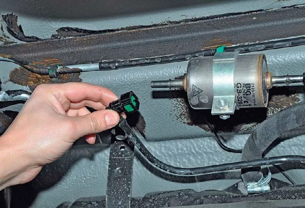 Снятие бензонасоса лада калина. Топливный модуль калина 1. Топливный фильтр ваз 1118 2007 года. Как снимается топливный. Ford transit 2.