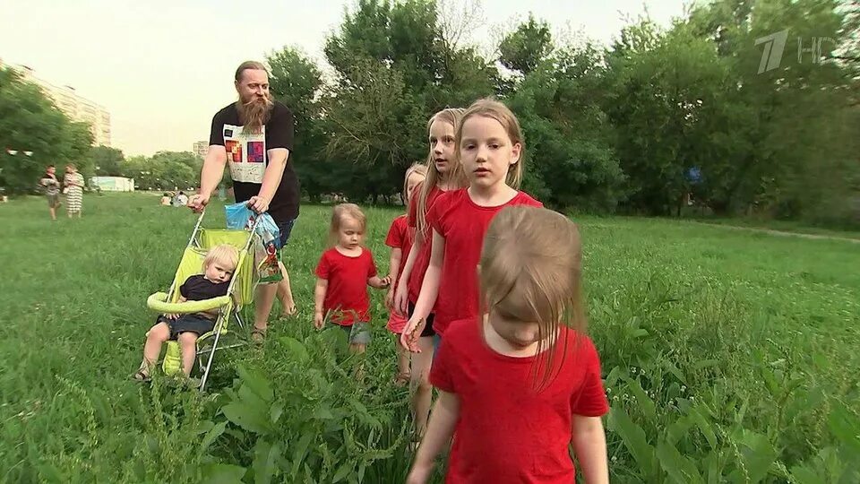 Теплякова отчислена. Алиса мгу теплякова семья. алиса мгу в 8 лет семья. алиса теплякова семья. алиса теплякова вундеркинд семья.