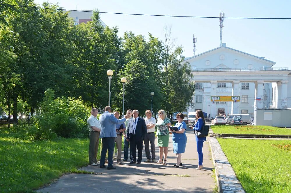 Работа киров филейка. Филейка в кирове. сквер кирова россошь. площадь хх партсъезда киров. кирова сквер уфа.