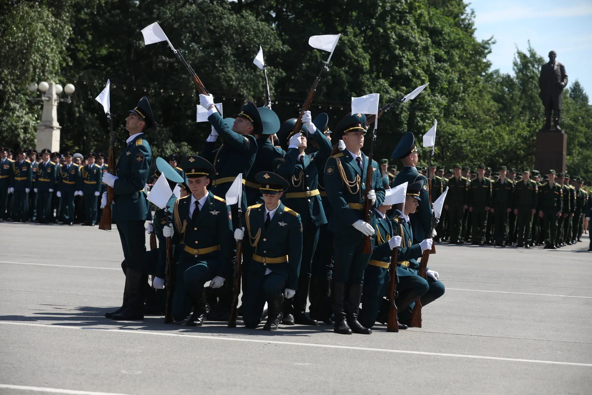 Работа военкомата череповец. Военный университет радиоэлектроники череповец. череповец военное училище. череповецкий ордена жукова университет радиоэлектроники. череповецкое военное училище радиоэлектроники.