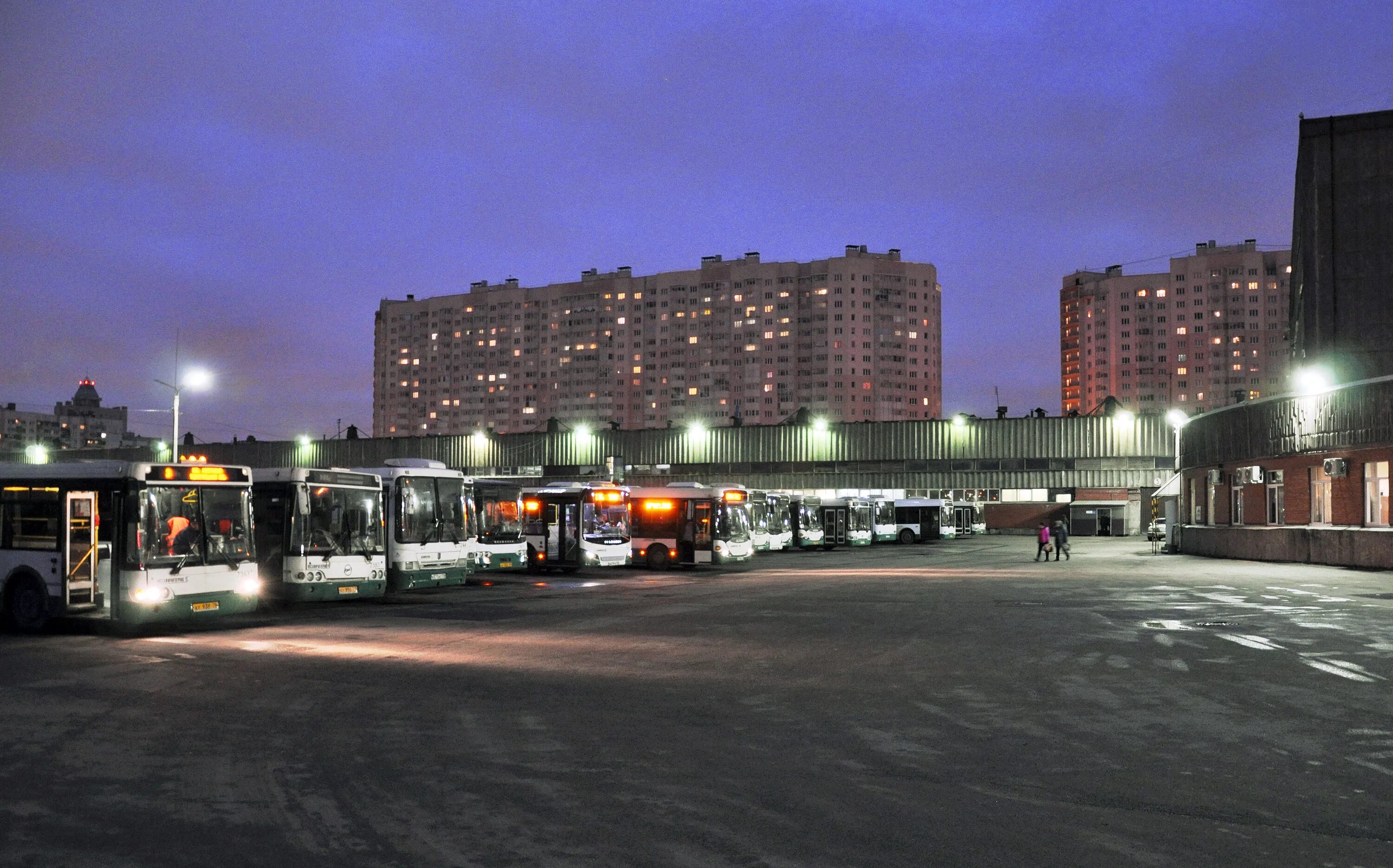Предпортовая станция жд. Автобусный парк 7 спб гуп пассажиравтотранс. 3 автобусный парк икарусы москва. Икарус автобусный парк 7 спб. Ап 7 спб гуп пассажиравтотранс.