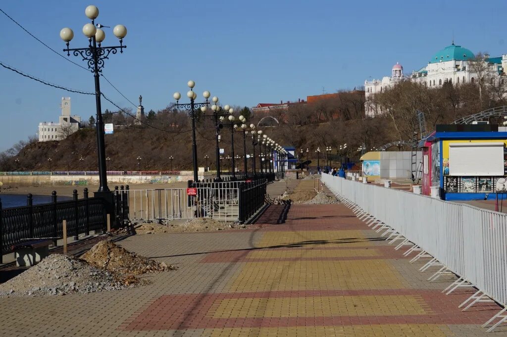 Фонтан на набережной хабаровск. Работа на набережной хабаровск. Хабаровске речной бассейн. Набережная имени г. Набережная хабаровск фото сейчас.