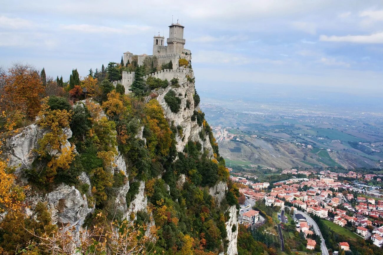 Сан Марино Италия. Сан Марино гора Монте титано. San Marino (Сан Марино). Сан Марино архитектура. Республика сан марино