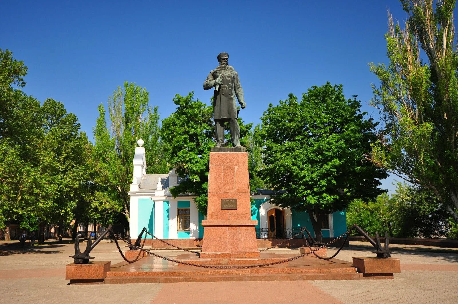 Николаев город тула. Памятник адмиралу Макарову в Николаеве. Николаев город Флотский бульвар. Бульвар Макарова Николаев. Город Николаев памятник.