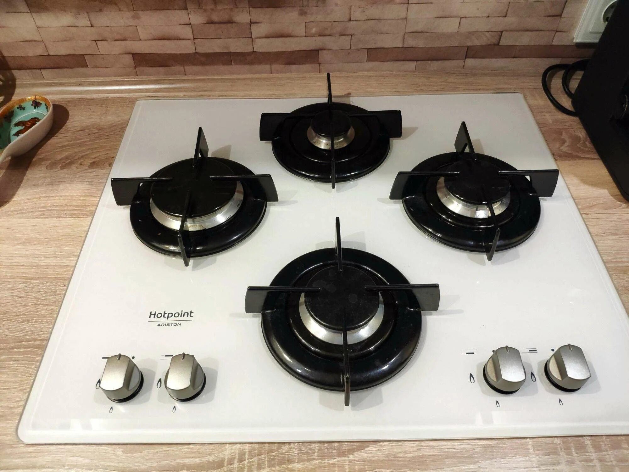 Ariston 642. Газовая варочная панель hotpoint-ariston dd 642. варочная панель аристон dd 642 sl. hotpoint-ariston dd 642 ha(sl) газовая панель. хотпоинт аристон варочная панель газовая.