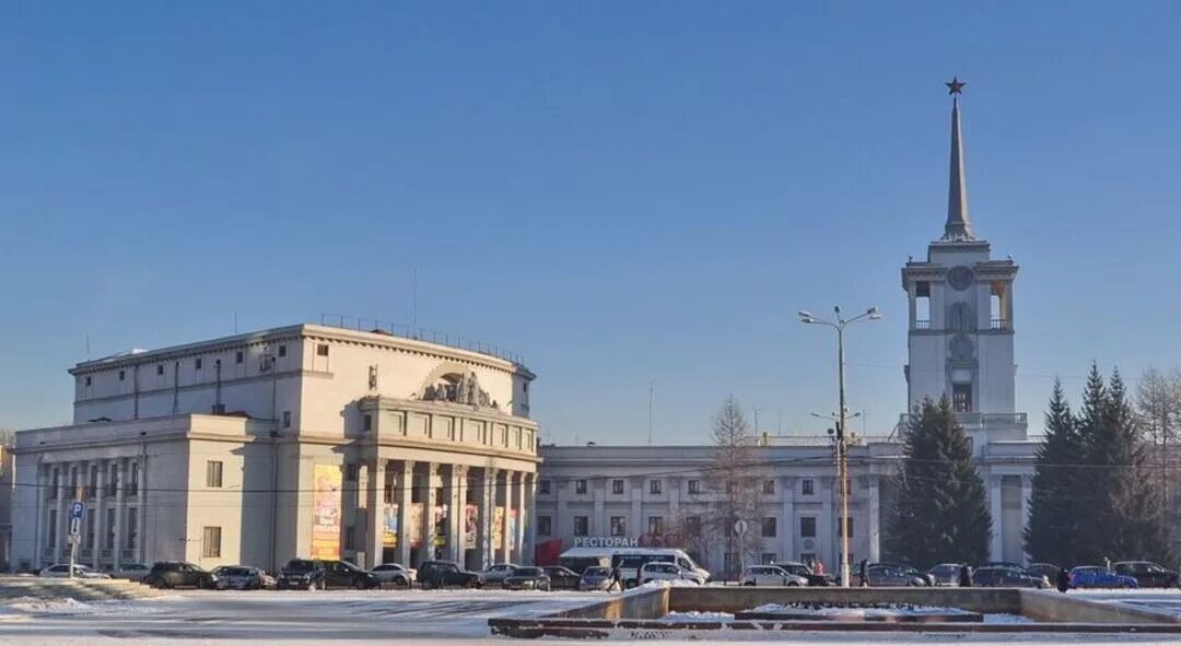 Екатеринбург одо дом офицеров. Первомайская 27 екатеринбург. Дом офицеров свердловск. Окружной дом офицеров сайт. Окружной дом офицеров сайт.