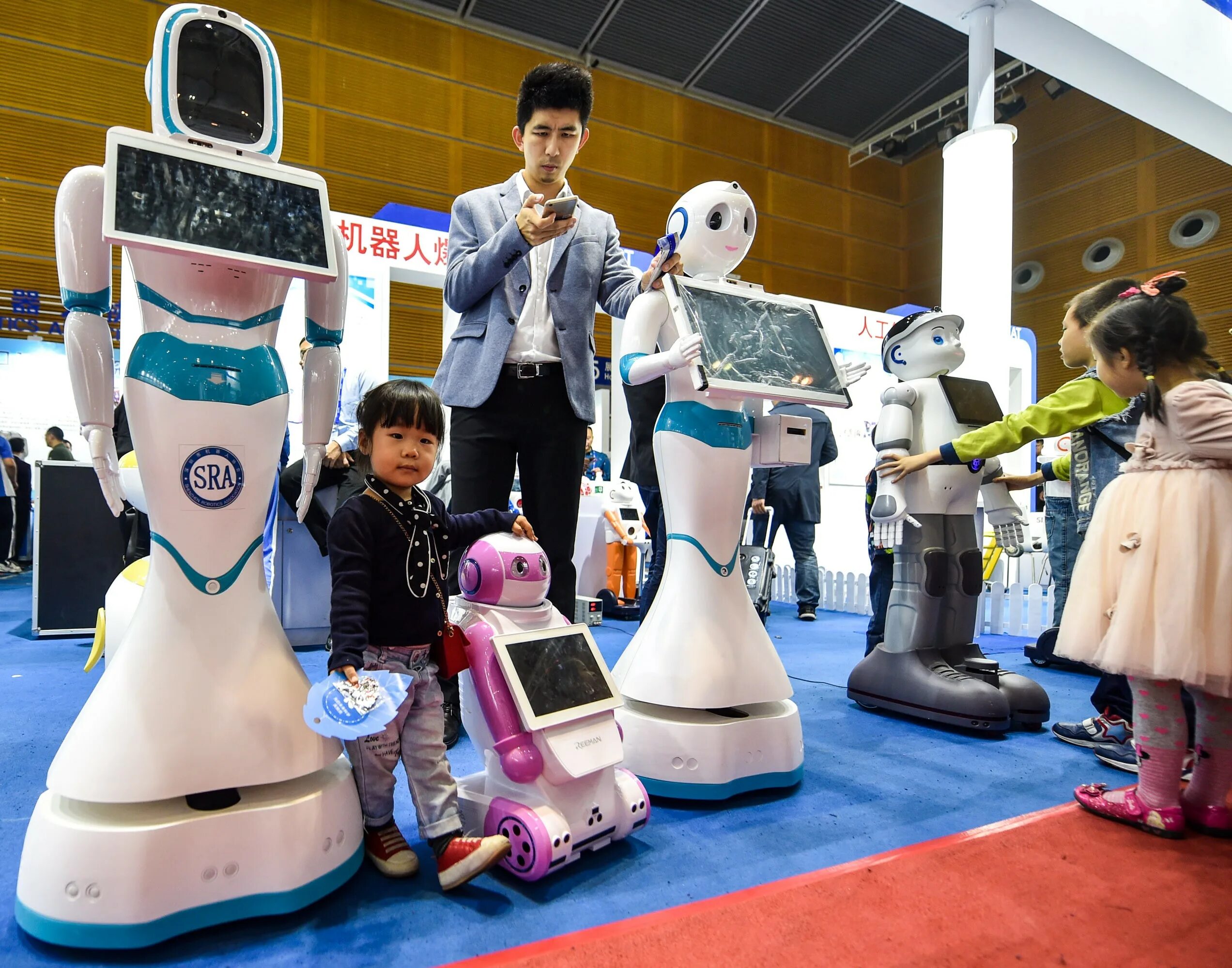 Китайские роботы. Выставка роботов. Высокие технологии робот. Робототехника в Китае. Robot show