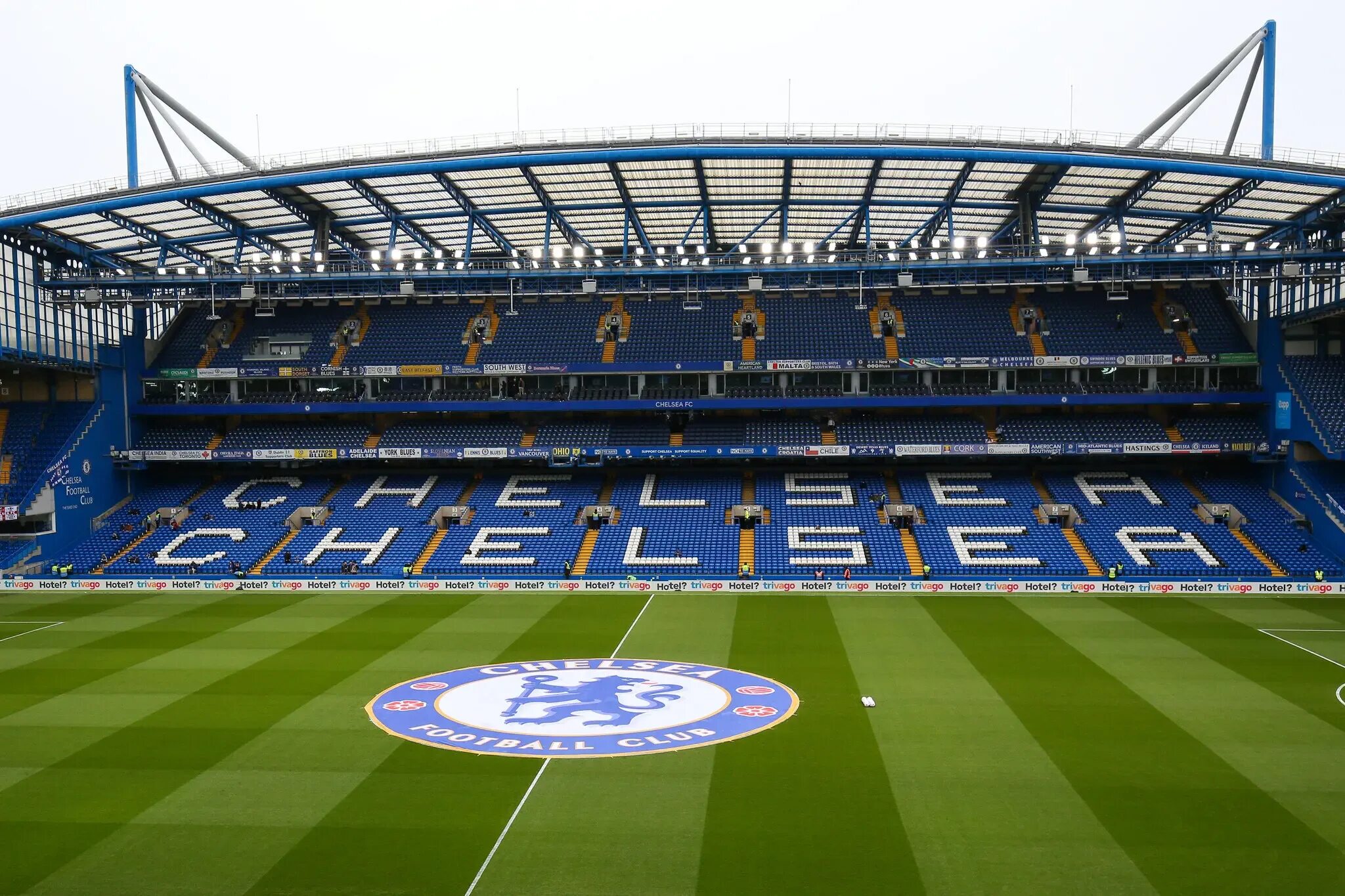 Blue arena. Стэмфорд бридж стадион. Стадион Стэмфорд бридж Лондон Англия. Stamford Bridge Stadium 2024. Стэмфорд бридж снаружи.