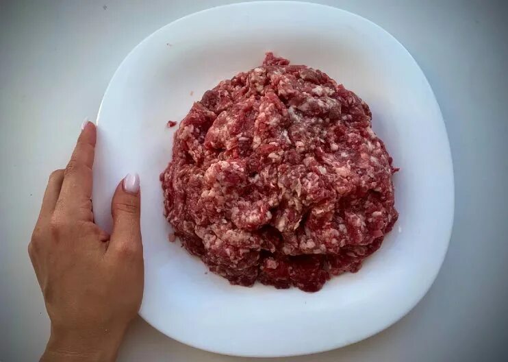 Как быстро разморозить фарш без микроволновки