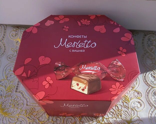 Конфеты в необычных коробках. Коробка конфет имеет длину 25 см. Ставропольские конфеты. Конфеты в красивой коробке. Конфеты в коробке подарочные.