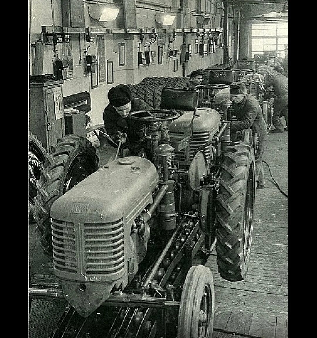 Создание первой в ссср женской тракторной. ХТЗ-7 трактор. ХТЗ ДТ-20. Трактор ХТЗ 7 ДТ 14 ДТ 20. ХТЗ-7 трактор технические.