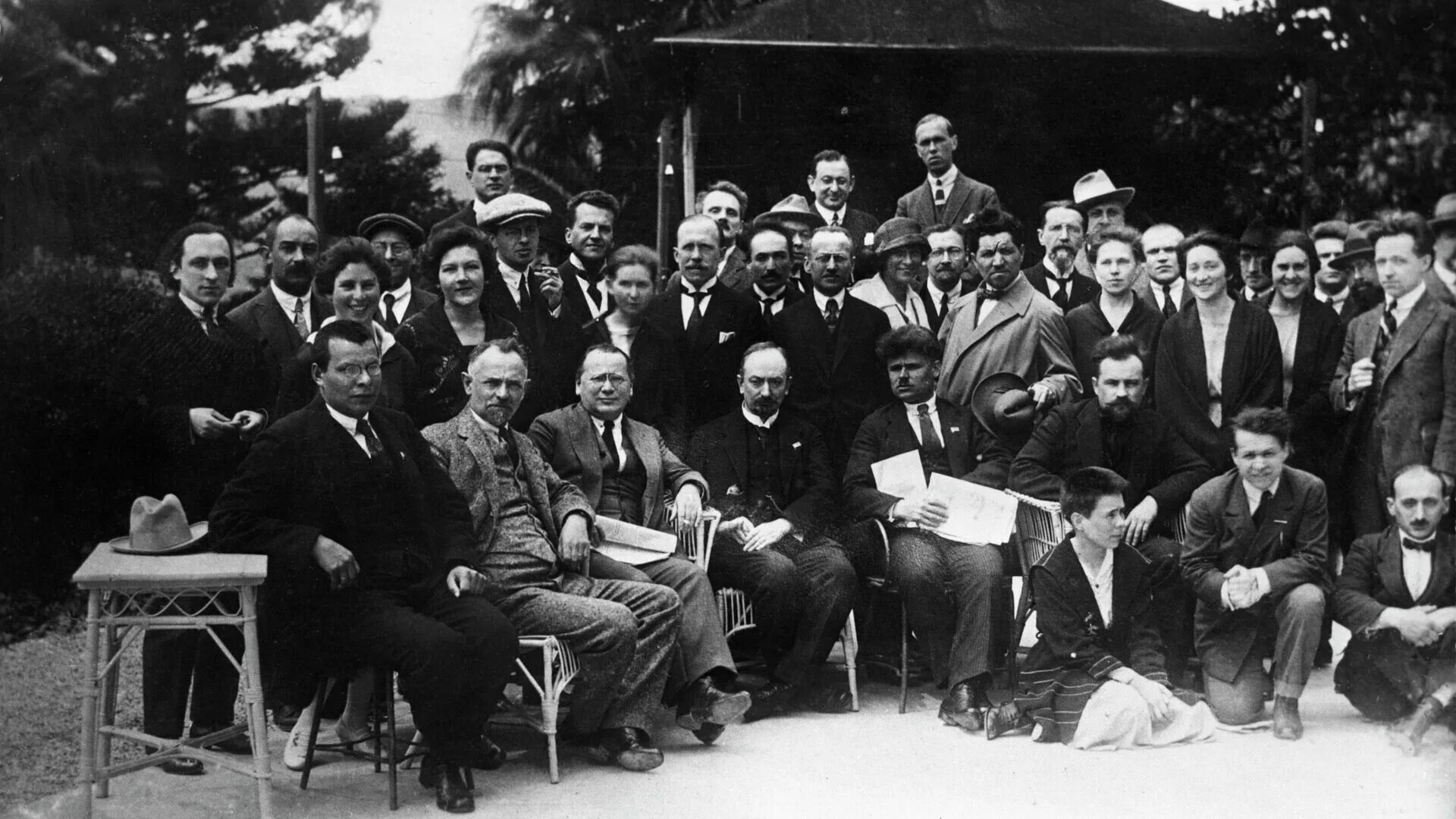 Апрель 1922. Генуэзская конференция 1922 ленин. генуэзская конференция (10 апреля-19 мая 1922)..