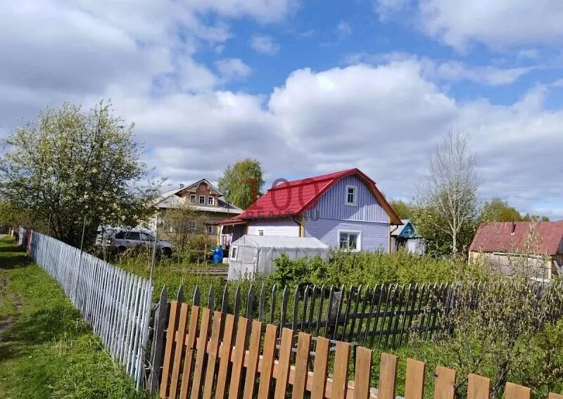 Продают ли в поселке. Благоустроенный дом в деревне. Частные деревенский дом. Сельский домик. Дешевый домик в деревне.