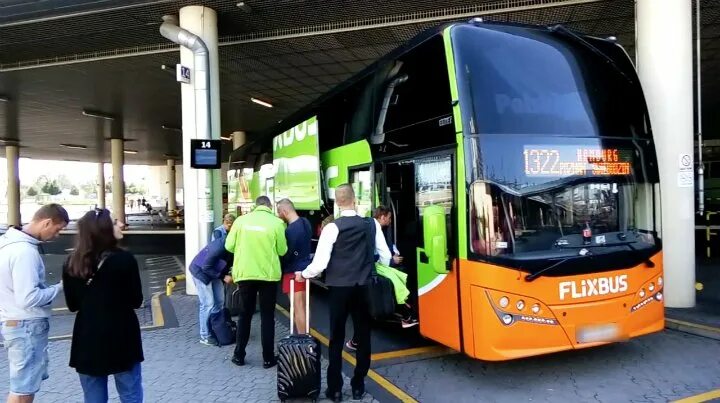 Какой автобус уехал. Минск Берлин автобус. Автобусы в Германии. Автобус ЕС. Автобусы в ЕС Евросоюз.