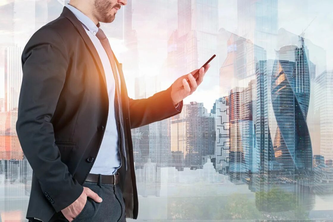 Бизнес фотосессия. Бизнесмены идут обои. Город для бизнесменов. Бизнесменчики. Бизнесмен на улице.