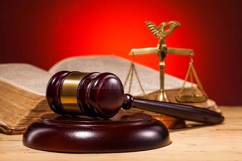 Весы молот. Судейский молоток. весы правосудия. молоток и весы правосудия. судебный молот и весы.