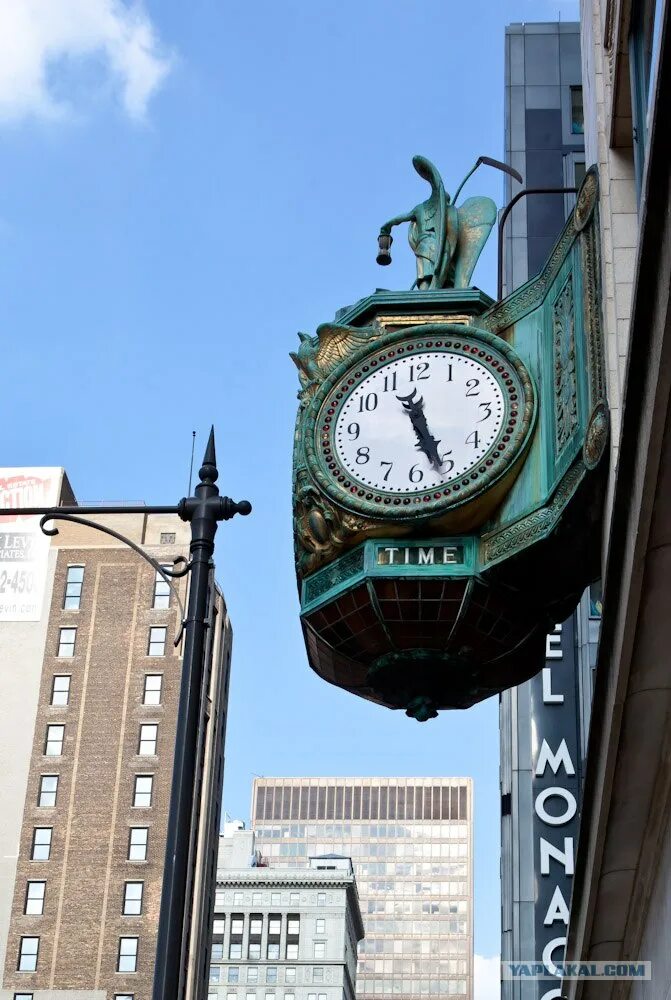 Даунтаун чикаго. Чикаго (иллинойс). Чикаго сейчас день или ночь. Москва чикаго время. Камень в чикаго.