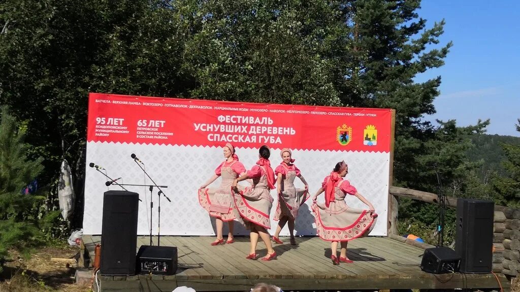 Все уснуло в селе один только
