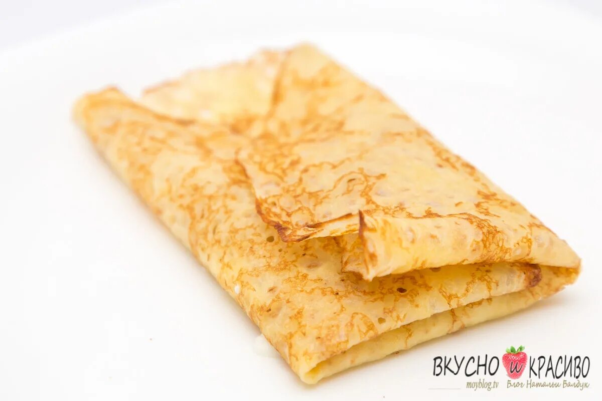 Блины конвертом. Блины конвертиком. Блины конвертиком с начинкой. Блинчики конвертики с начинкой. Блины конвертиком.