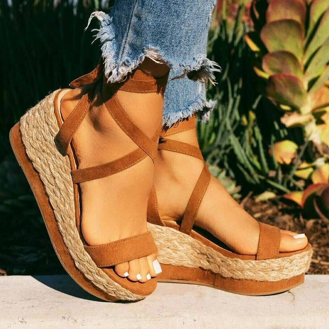 босоножки на высокой платформе. туфли женские на платформе. женская обувь на танкетке. женская обувь на танкетке. босоножки на пробковой танкетке.