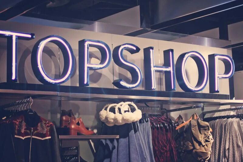 Сайт магазина топ шоп. Topshop логотип. Сайт магазина одежды Topshop. Топ шоп магазин одежды. Топ магазин.