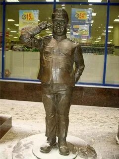 Памятник бравому солдату