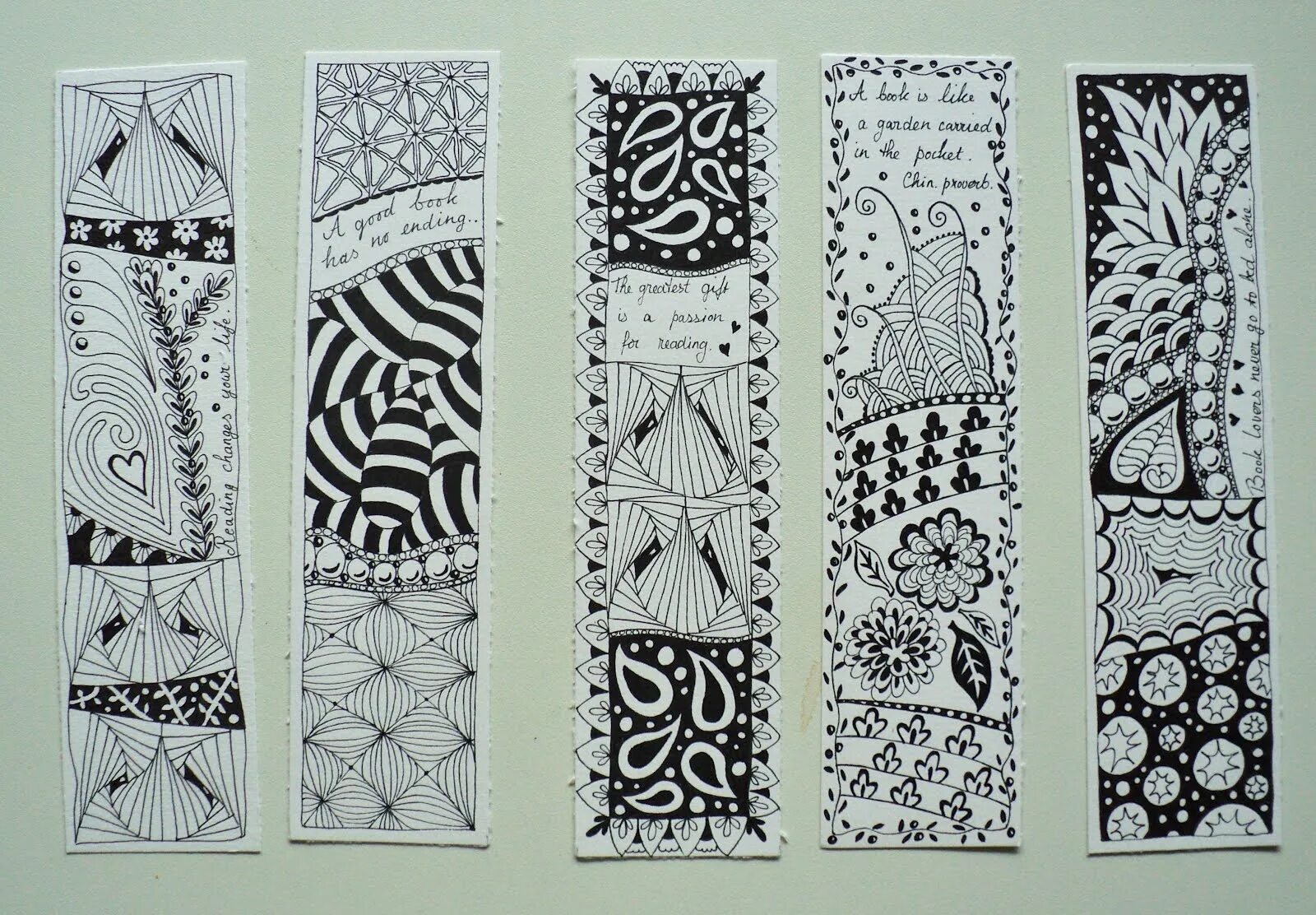 милые закладки. закладки черные. закладки для книг черно белые. ажурная закладка для книги. закладки черные.