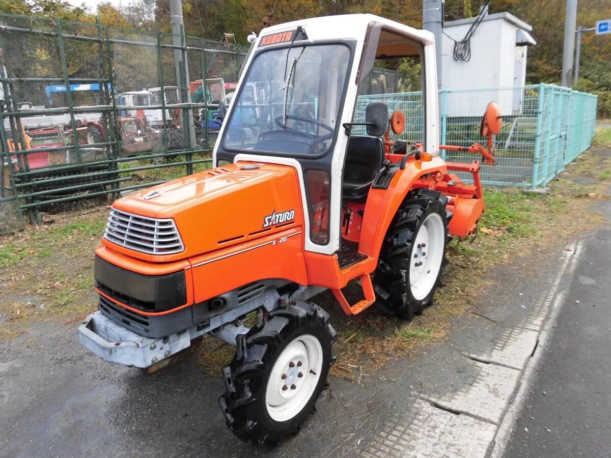 Мини трактор кубота. Кубота x 20 Сатурн. Kubota x20 Saturn. Трактор Kubota Saturn x 20. Минитрактор Кубота б 7000.