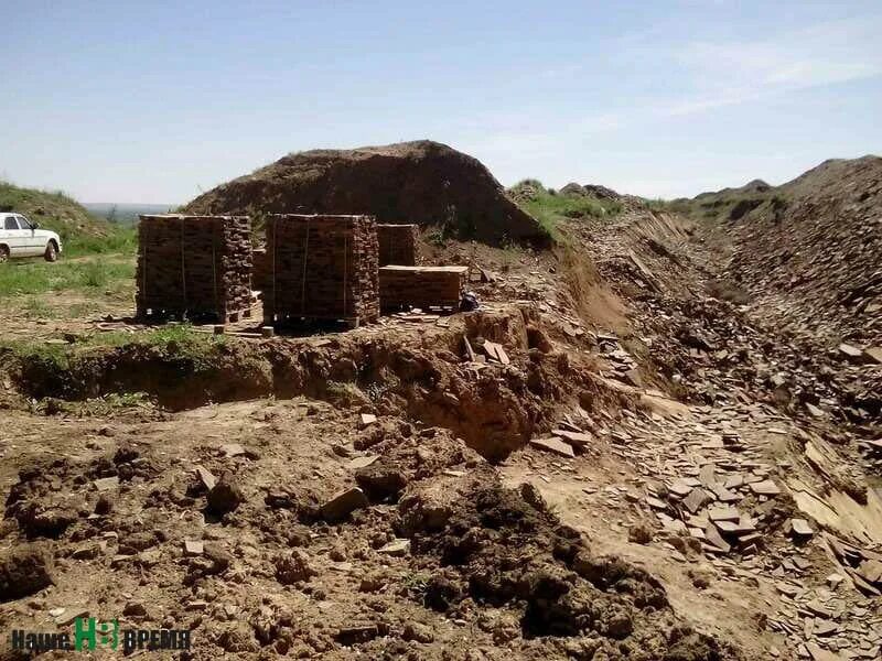 Многочисленные карьеры, беспорядочные разрытия в Ростовской области.