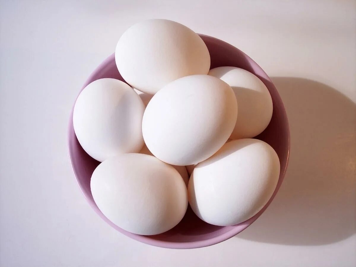 Куриные яйца – полезны для зрения. Чем полезно яйцо для ребёнка 6 лет. A good Egg. A child in an Egg.