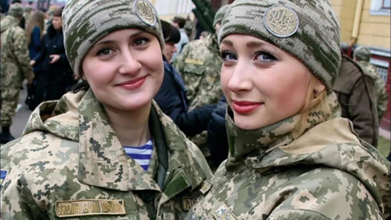 Военнообязанные лицо. Украинские девушки военные. Женщины Украинки военные. Женщины военнослужащие в Чечне. Женщины военнослужащие ВСУ.