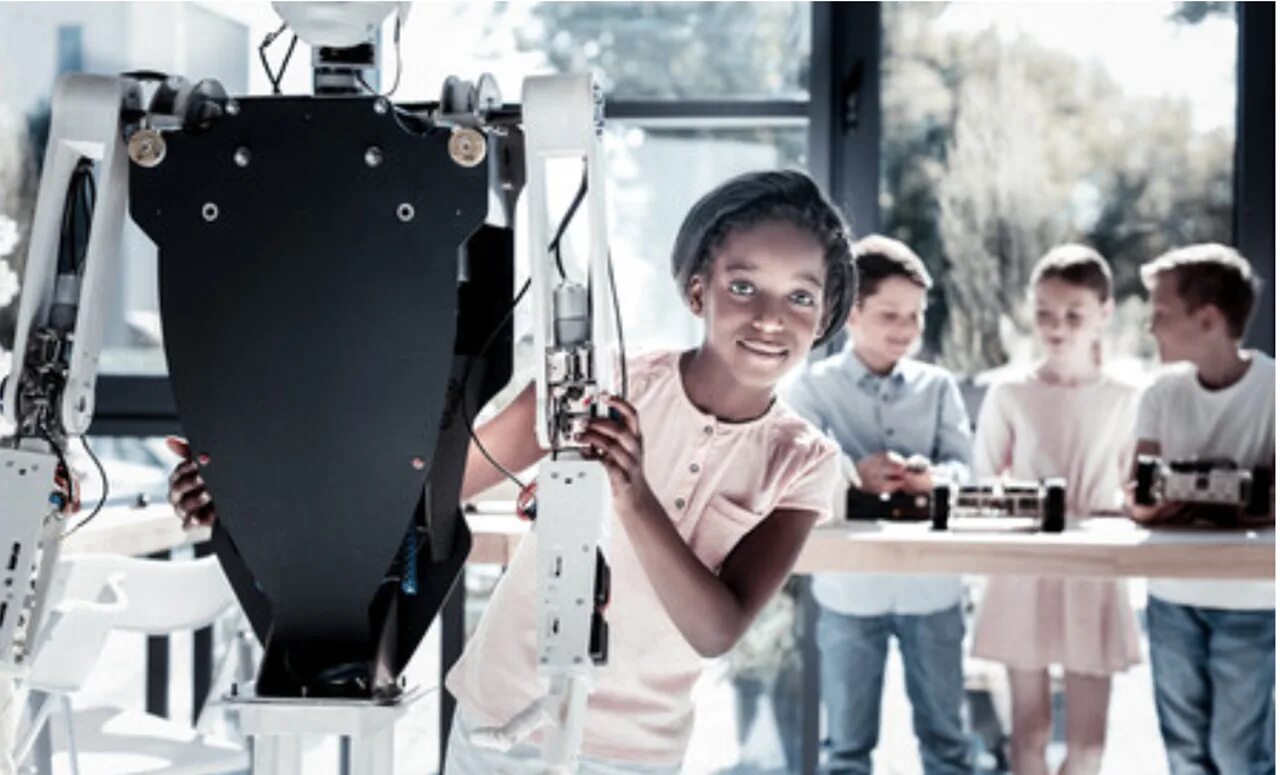Training for the future. Future school. робот друг человека. наблюдение за животными с помощью роботов. робот человеческий близнецы.