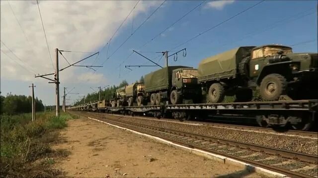 Эшелон северный. Военный эшелон. Эшелон с военной техникой. Эшелон с техникой. Эшелон военной техники России.