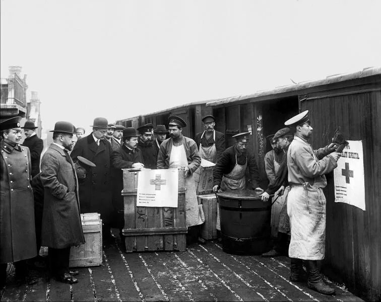 Красный крест первая мировая. Благотворительность в годы войны. Красный крест в годы войны. Благотворительность в годы первой мировой войны. Благотворительные организации в годы первой мировой войны.